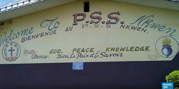 Video: Ozbrojenci oslobodili desiatky študentov zo školy pri Bamende