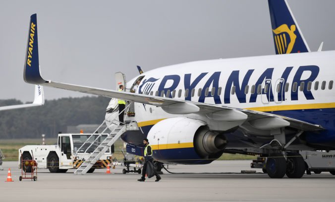 Francúzsko zhabalo lietadlo Ryanairu pre spor o dotácie, jeho pasažierov evakuovali