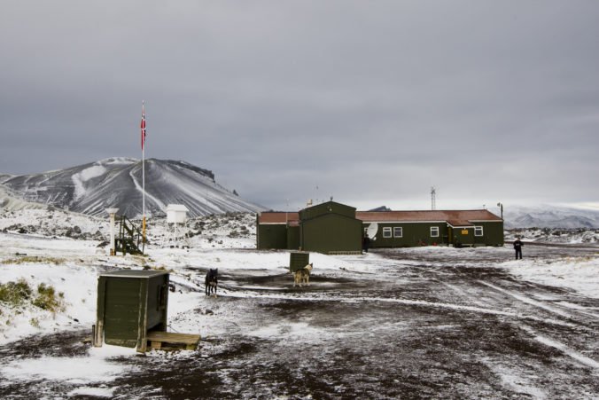Neobývaný nórsky ostrov zasiahlo silné zemetrasenie, varovanie pred cunami nevydali