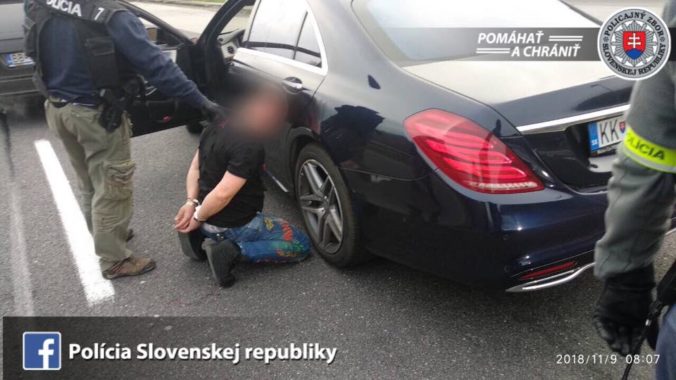 Protizločinecká jednotka NAKA zasahovala v Kežmarku, zadržala osoby späté s mestom