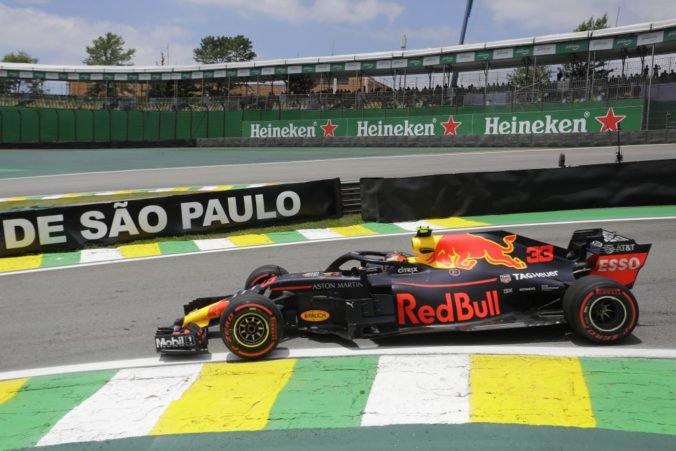 Verstappen a Bottas boli v piatkových tréningoch na VC Brazílie najrýchlejší