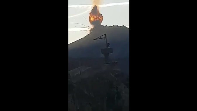 Video: Pri výbuchu v muničnom sklade v Turecku zahynuli siedmi vojaci, ostatných evakuovali