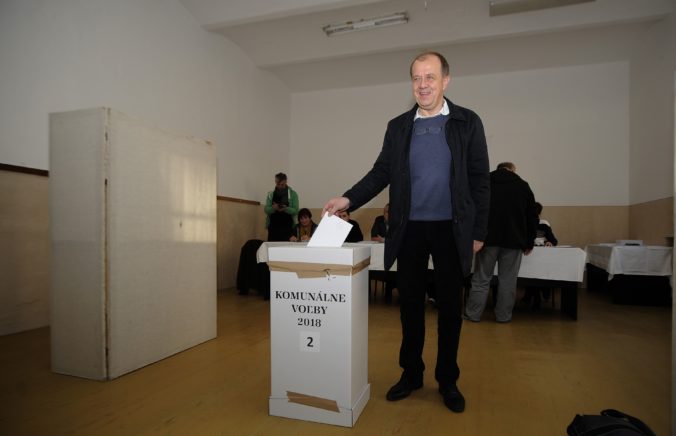 Rybníček vo voľbách deklasoval súperov a suverénne obhájil post primátora Trenčína Rybníček vo voľbách deklasoval súperov a suverénne obhájil post primátora Trenčína