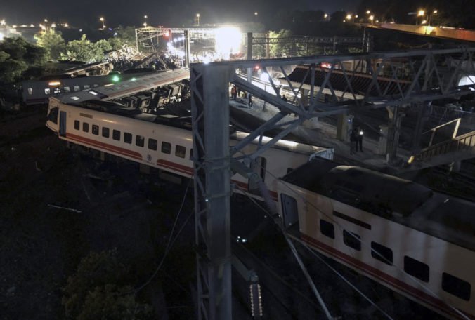 Vykoľajenie vlaku v Konžskej demokratickej republike neprežilo najmenej 18 cestujúcich