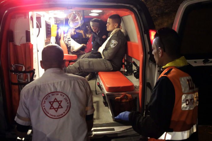 Palestínčan pobodal štyroch policajtov, po zatknutí ho previezli do nemocnice