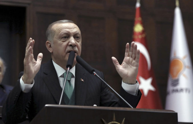 Polícia vyšetruje prominentného podnikateľa Kavalu, Erdogan ho nazval „tureckým Sorosom“