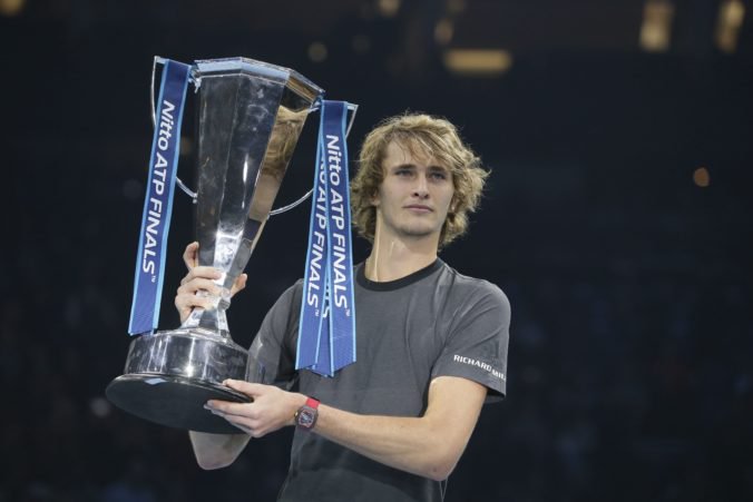 Video: Zverev vo finále zdolal Djokoviča a teší sa z titulu na Nitto ATP Finals v Londýne