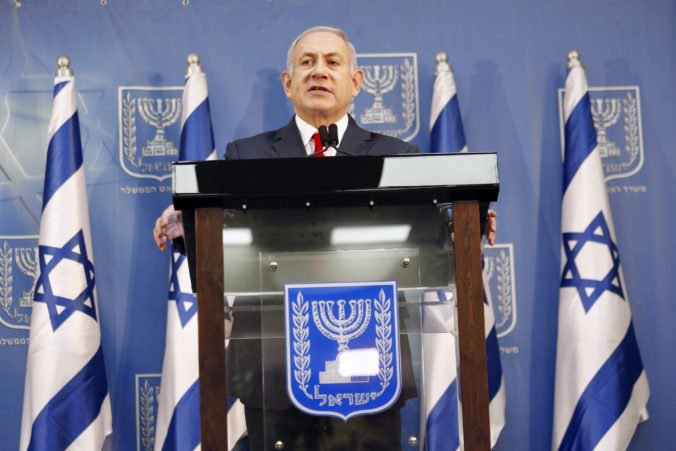 Benetova strana Netanjahuovu vládu nepoloží, predčasné voľby v Izraeli zrejme nebudú