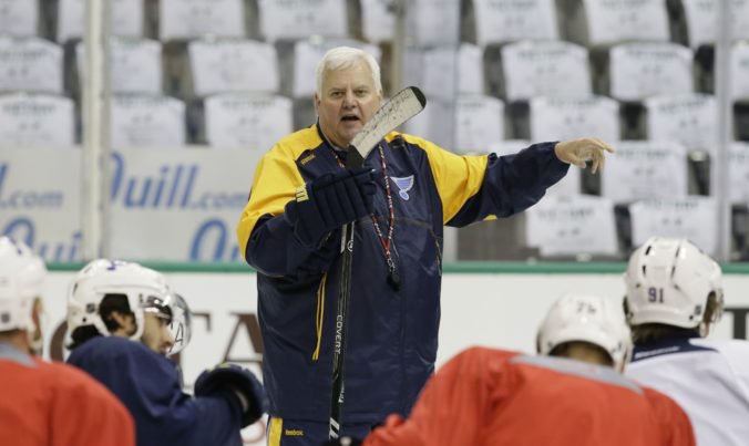 „Olejárom“ sa v aktuálnej sezóne NHL príliš nedarí, vymenili trénera