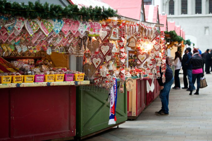 Vianočné trhy na Hlavnom námestí v Bratislave otvoria rozsvietením stromčeka