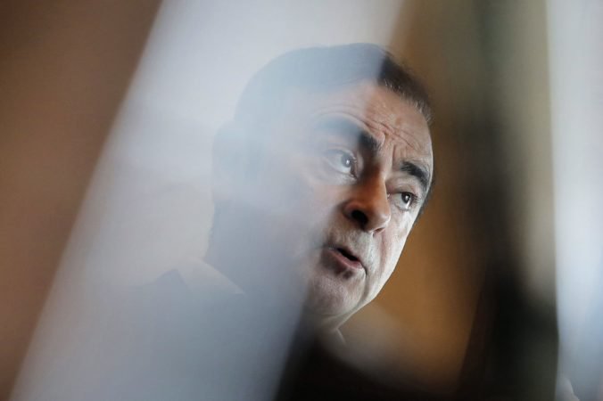 Ghosna ponechajú generálnym riaditeľom Renaultu, aj napriek zatknutiu a obvineniam