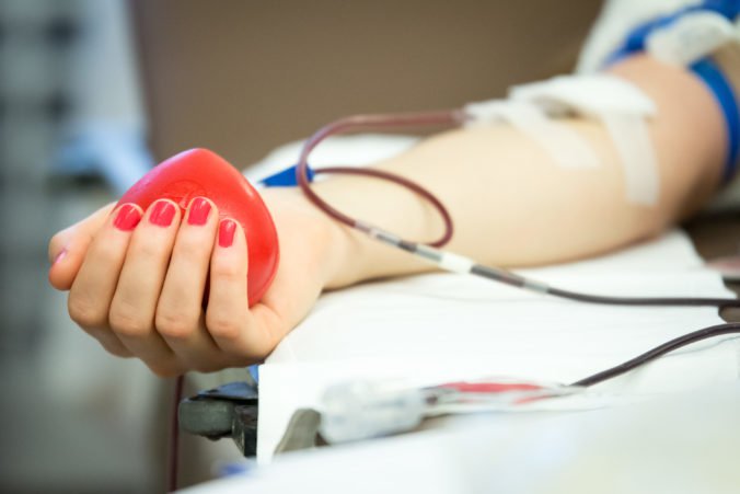 Študenti v Komárne darovali 35 litrov krvi, potrebujú ju pacienti nemocnice
