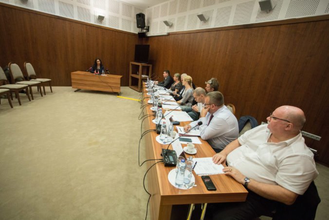 Odborná komisia odporučila vláde za členov Rady ÚVO Danku Bekeovú a Mateja Ovčiarku