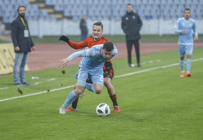 Nitra šokovala Trnavu dvoma gólmi v samom závere, Slovan naďalej bez prehry