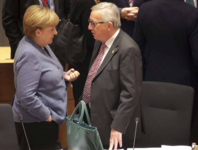 Európska únia schválila dohodu o brexite, Juncker hovorí o smutnej chvíli a tragédii