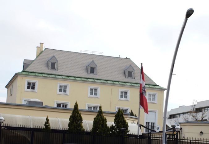 Pri rakúskom veľvyslanectve v Ankare sa strieľalo, po útočníkovi pátrajú