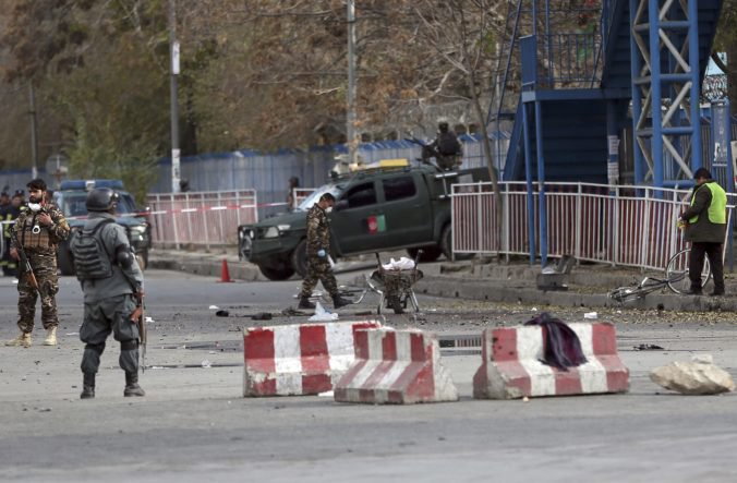 Brutálne útoky Talibanu pokračujú, militanti prepadli policajný konvoj