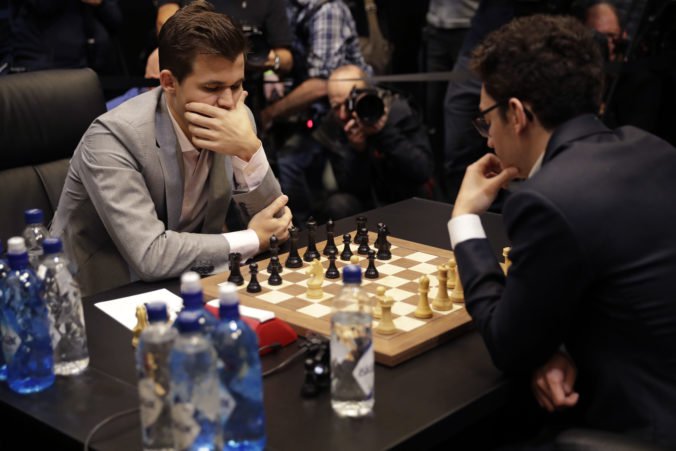 Remízou skončila aj dvanásta partia o titul majstra sveta v šachu, zápas pokračuje tajbrejkom