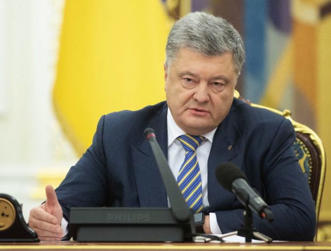 Rusi po streľbe v Kerčskom prielive zajali tri ukrajinské lode, prezident Porošenko chce stanné právo