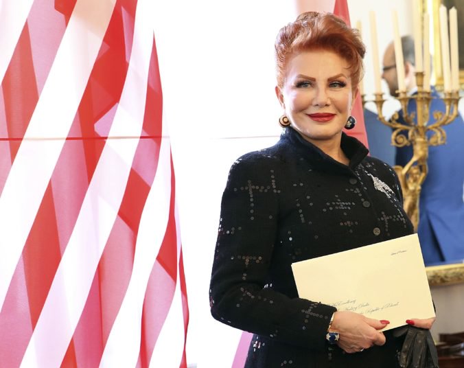 Americká veľvyslankyňa sa vložila do kauzy TVN, Poliaci žiadajú ospravedlnenie