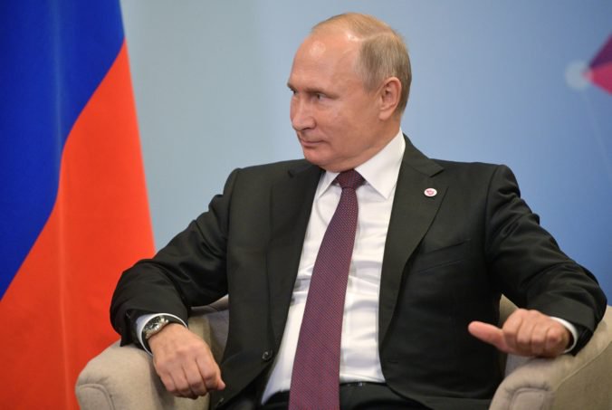 Putin je znepokojený z konfrontácie pri Kryme, z eskalácie napätia obvinil Ukrajinu