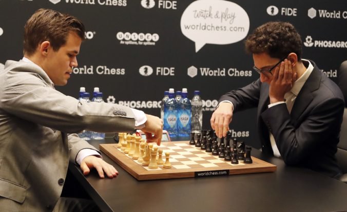 Carlsen je tretíkrát majstrom sveta v šachu, v tajbrejkoch ani raz nezaváhal