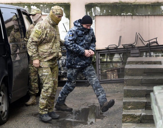 Rusko odmieta pustiť k zadržaným námorníkom ukrajinských predstaviteľov