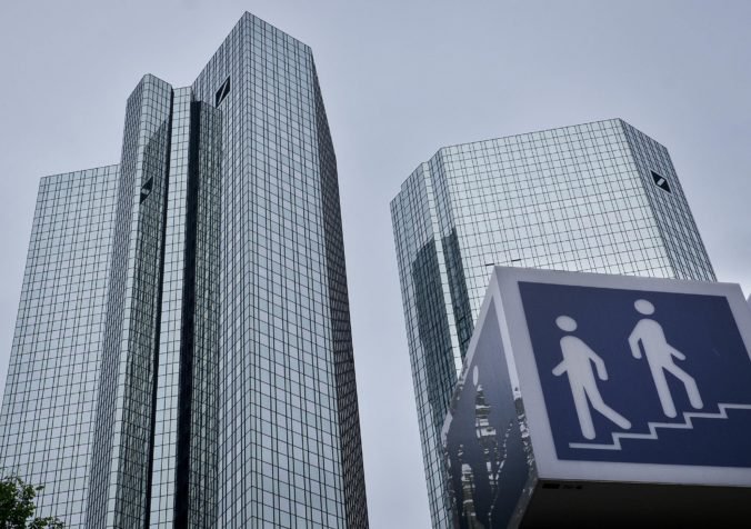 Deutsche Bank je podozrivá z prania špinavých peňazí, vyšetrovatelia prehľadali centrálu