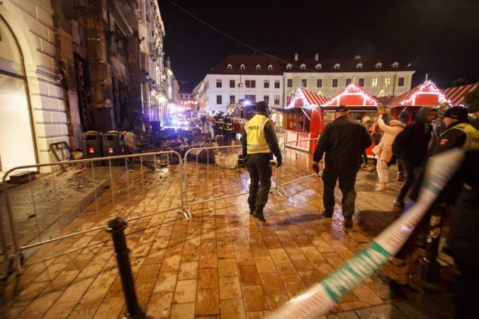 Foto: Mesto Bratislava sa vyjadrilo k stánku, ktorý horel na Vianočných trhoch