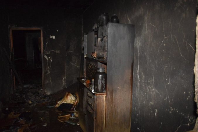 Foto: Patrik hodil zapálený kartón do domu v Sviniciach, za jeho podpálenie čelí obvineniam