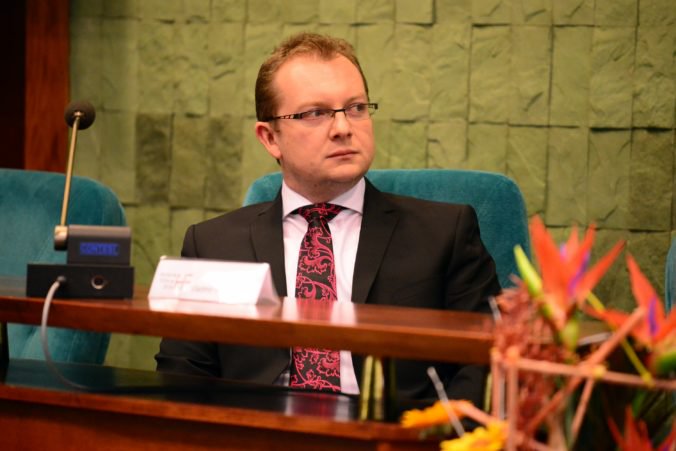 Rektor UMB Vladimír Hiadlovský sa vzdal mandátu poslanca mestského zastupiteľstva Banskej Bystrice