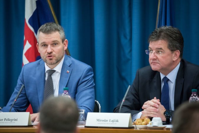 Aktualizované: Premiér Pellegrini chce presvedčiť Lajčáka, aby ostal ministrom
