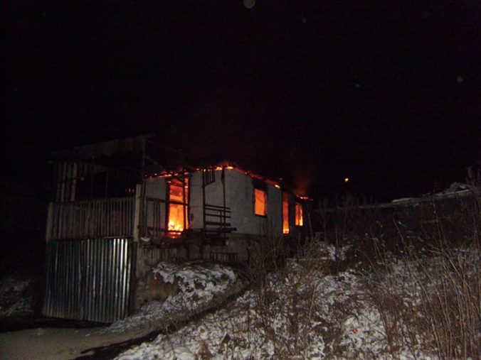 Foto: Požiar chatrče v Richnave neprežili štyri deti