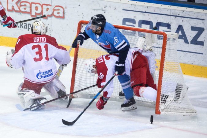Hokejisti Slovana opäť prišli proti Podoľsku o dvojgólové vedenie, získali aspoň bod