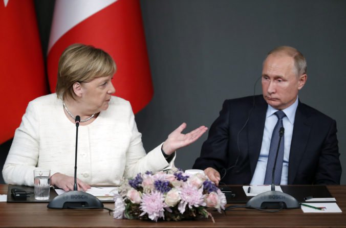 Merkelová plánuje stretnutie s Putinom, konflikt medzi Ruskom a Ukrajinou chce riešiť diplomaticky