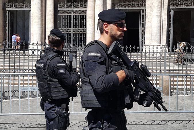 Talianska polícia zadržala desiatky údajných mafiánov, vydierali podnikateľov