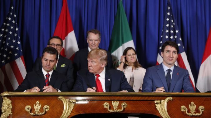 USA, Kanada a Mexiko podpísali zmluvu NAFTA, ktorá nahradí dohodu o voľnom obchode