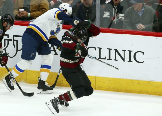 Grabner takmer prišiel o oko, Blais ho v zápase NHL trafil hokejkou do oka