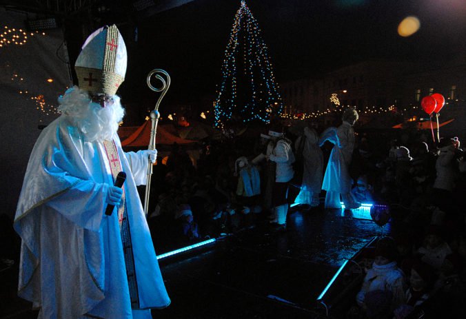 V bratislavskej Dúbravke rozsvieti Mikuláš vianočný stromček