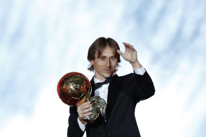 Video: Luka Modrič prvýkrát získal Zlatú loptu, Messi sa nedostal ani medzi troch najlepších