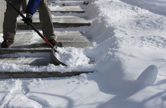 Zvolen našiel riešenie na zimnú údržbu chodníkov, obyvateľov žiada o trpezlivosť a spoluprácu