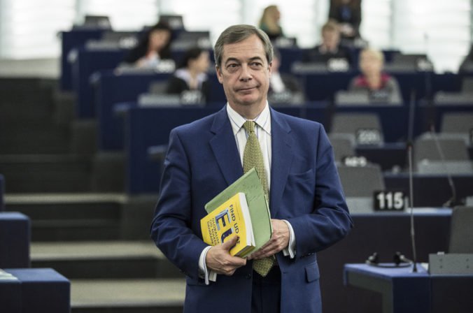 Farage opúšťa Stranu nezávislosti Spojeného kráľovstva, vadí mu smerovaniu ku krajnej pravici