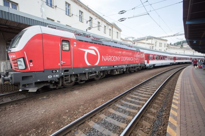 Slovenské železnice znižujú stratu, plánujú viac investícii do opráv a modernejších vlakov
