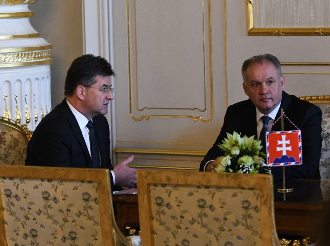 Online: Prezident Kiska by mal rozhodnúť o demisii ministra Lajčáka