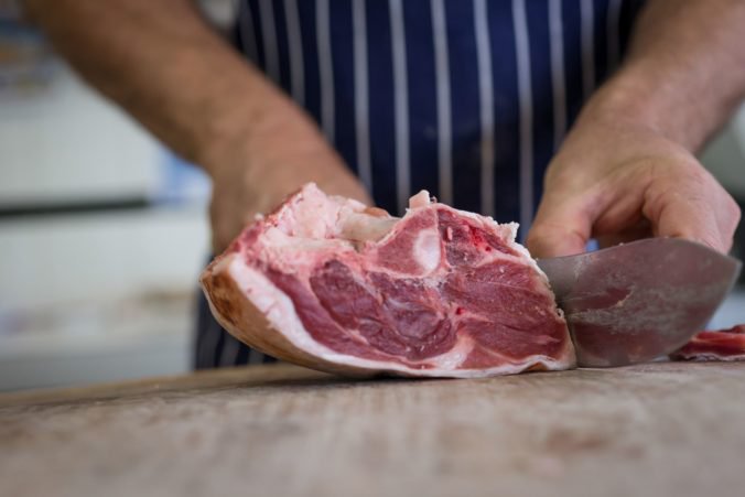 Slováci by mali byť opatrní pri nákupe mäsa z nelegálneho predaja, môžu ohroziť svoje zdravie