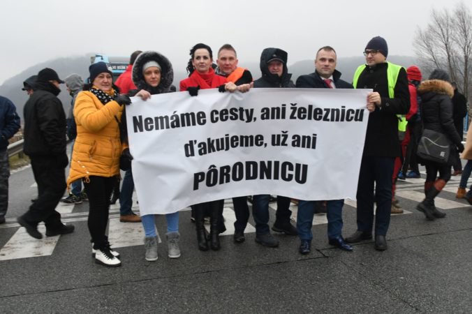 Foto: Ľudia vo Svidníku protestovali proti zrušeniu pôrodnice a za zriadenie urgentu