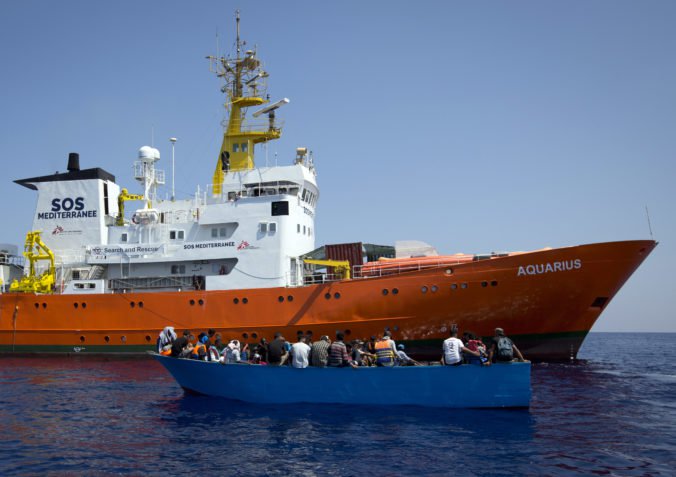 Humanitárne skupiny oznámili zastavenie záchranných operácií lode Aquarius