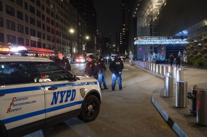 Video: Neznámy muž s južanským prízvukom nahlásil bombu v kanceláriách CNN na Manhattane