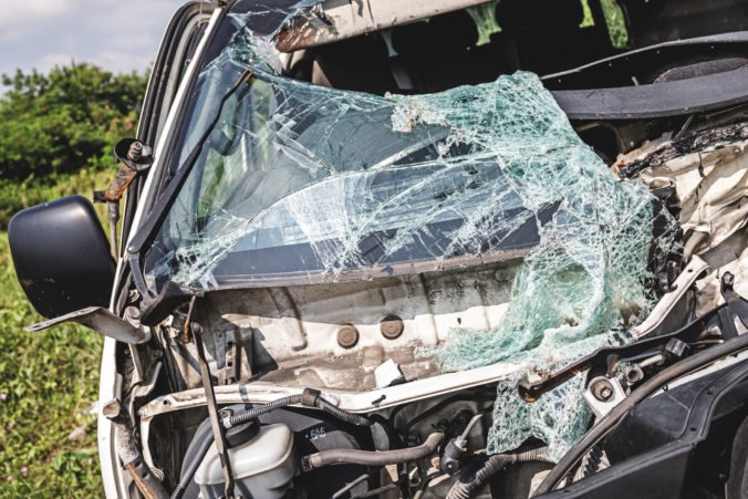 Vodič Dacie sa v Čečejovciach čelne zrazil s Volkswagenom, zomrel spolujazdec