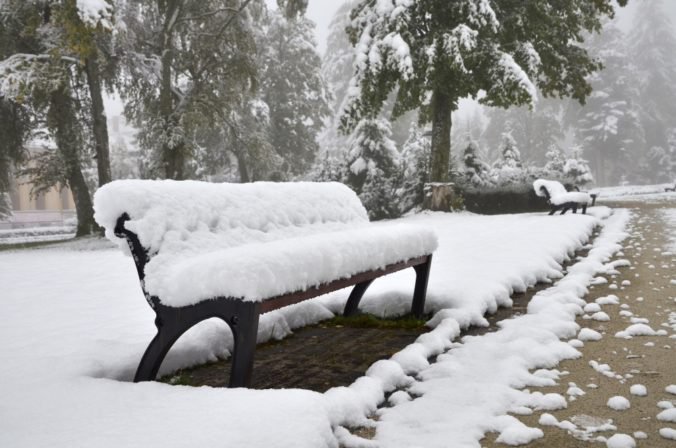 Meteorológovia vydali výstrahu pred snežením na severozápade Slovenska, hrozí aj poľadovica